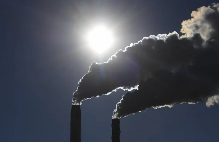 “Buenas intenciones no reducirán emisiones a la mitad”: ONU Cambio Climático