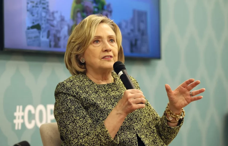 Hillary Clinton denuncia retroceso en los derechos de las mujeres