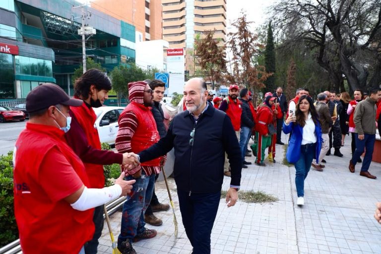 Alcalde Galindo da inicio a la regeneración del andador de avenida Jesús Goytortúa en el Día de Talacha