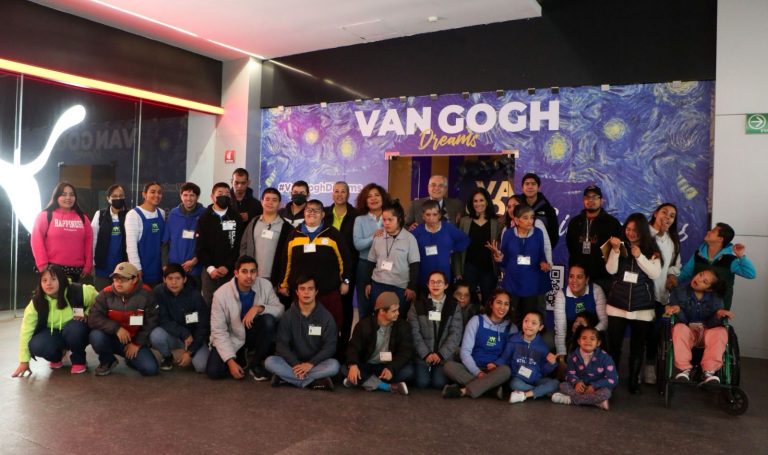 Gobierno de la Capital invita a chicos de la Asociación Intégrame Down AC, a disfrutar de Van Gogh Dreams