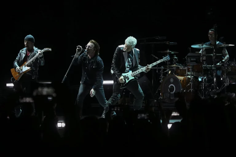 U2 actuará en la 66 edición de los Grammy desde el Sphere de Las Vegas