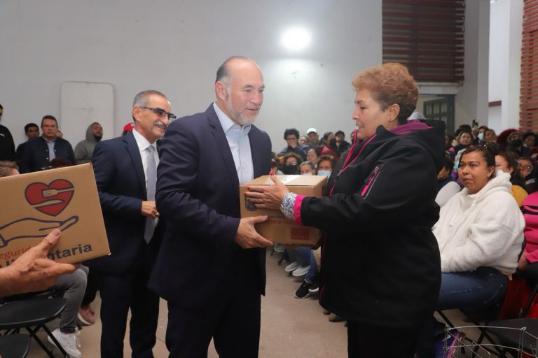 En el norte de la Capital, Alcalde Galindo entrega Paquetes Alimentarios en beneficio de más de 2 mil potosinos