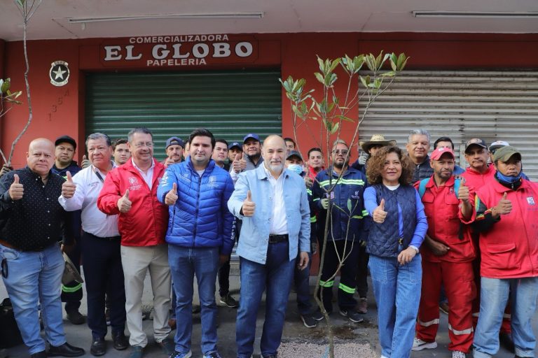 Embellecer el Centro Histórico, tarea permanente: Alcalde Enrique Galindo planta 180 magnolias