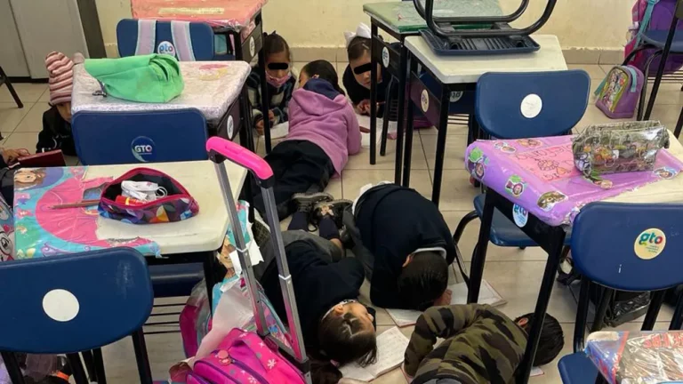 Alumnos de primaria en Celaya se resguardan pecho tierra ante disparos
