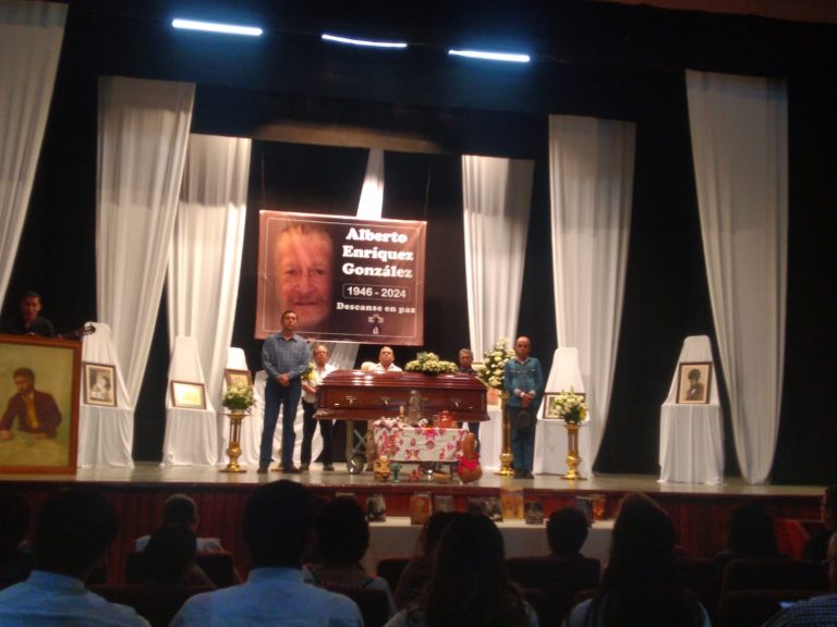 Comunidad cultural de Valles despidió con sentido homenaje a Alberto Enriquez.