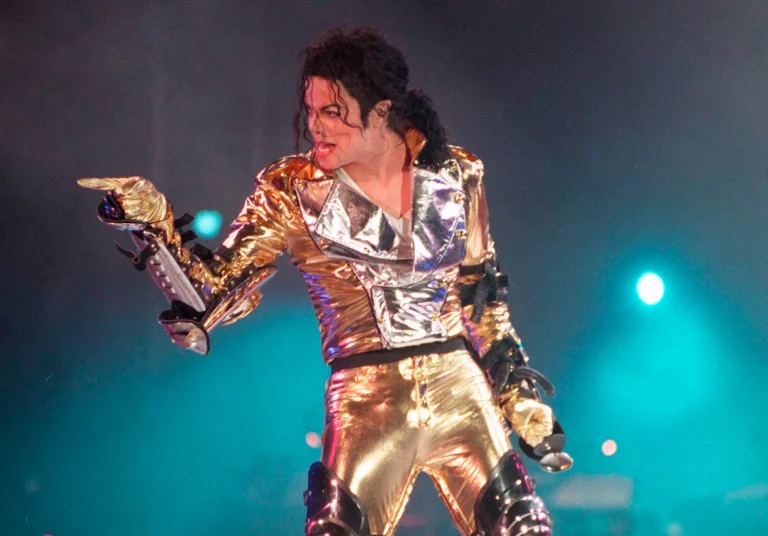 Productor de la película de Michael Jackson niega que se limpie la imagen del ídolo