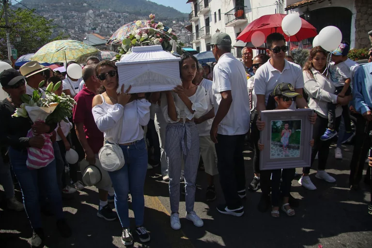 Despiden a Camila en Taxco; habría muerto de asfixia por estrangulamiento