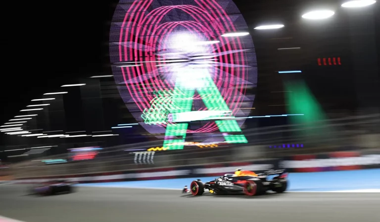 Verstappen logra la ‘pole’ en Yeda; ‘Checo’ Pérez saldrá tercero