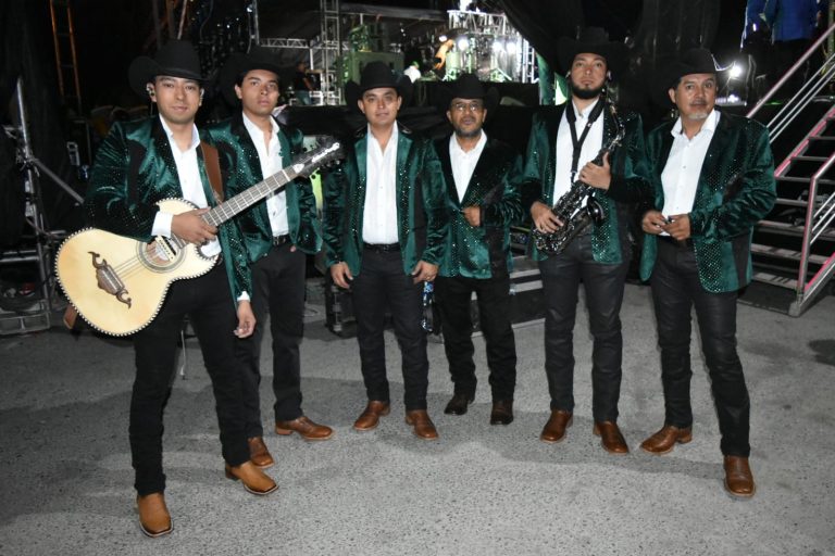 El grupo musical La Cuadra de San Luis ha logrado un rotundo éxito en su presentación en la Feria Nacional de la Enchilada en Soledad de Graciano Sánchez.