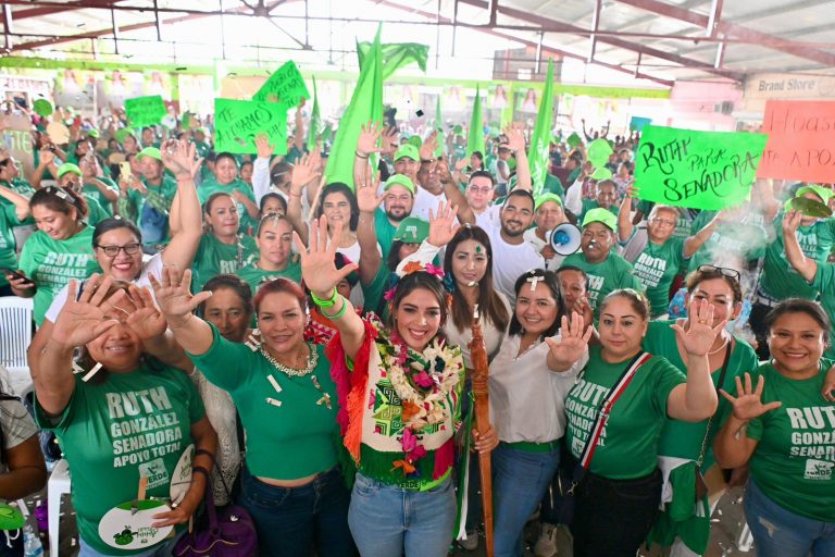 Ruth González muestra poder de convocatoria en San Vicente y Tamuín