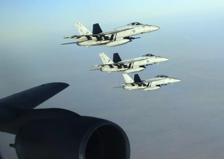Irak cierra su espacio aéreo ante inicio del ataque iraní con drones contra Israel