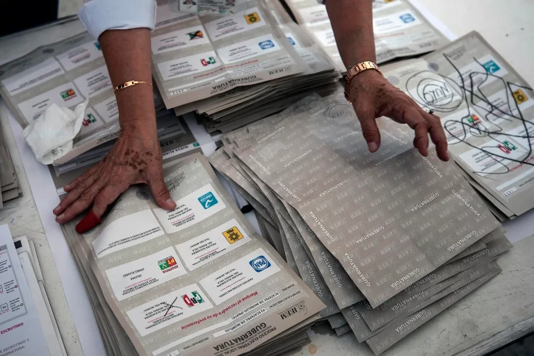 INE abre líneas para aclaración de inconsistencias en registros de voto en el extranjero