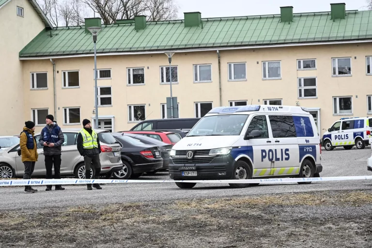 Niño de 12 años desata tiroteo en escuela de Finlandia; un menor murió