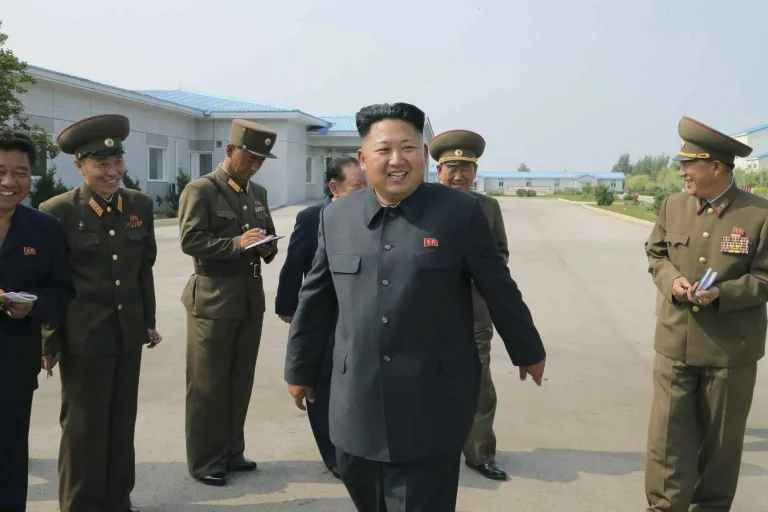 Kim Jong-un insta en universidad militar a “estar más preparados que nunca para la guerra”