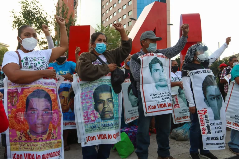 AMLO se reunirá el 3 de junio con familiares de los jóvenes desaparecidos de Ayotzinapa