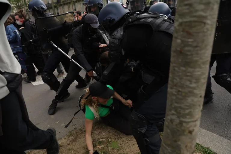 Altercados y detenciones durante protestas del 1 de mayo en París