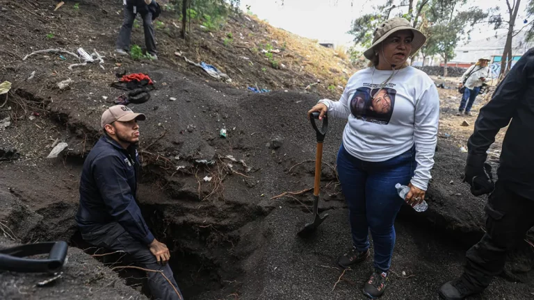 “Vayan a una jornada de búsqueda”, pide Ceci Flores a AMLO y Martí Batres tras descalificaciones