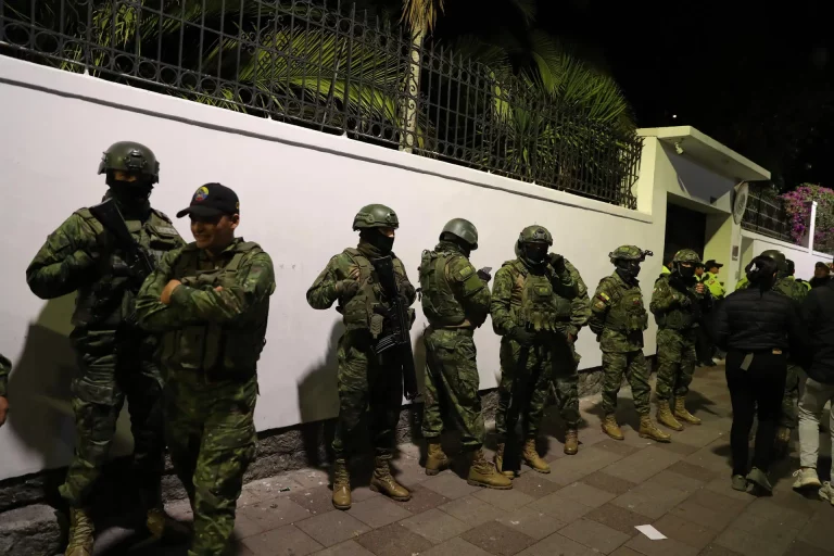 Ecuador defiende que el asalto a Embajada de México fue un acto “excepcional”