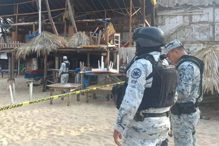 Hallan a hombre decapitado en playa Condesa de Acapulco, Guerrero