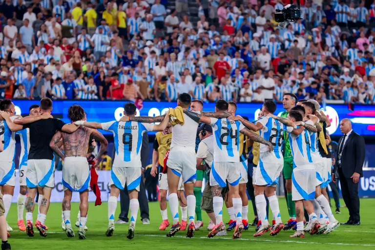 Argentina vence a Canadá y clasifica a la final de la Copa América