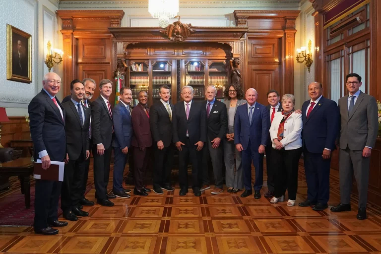 López Obrador se reúne con congresistas de Estados Unidos en Palacio Nacional