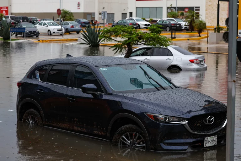 Prevén lluvias intensas y fuertes en la mitad de los estados de México