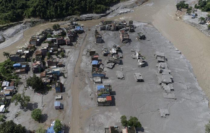 riada-en-nepal-m-s-de-390-muertos-y-mil-400-desaparecidos-close-up