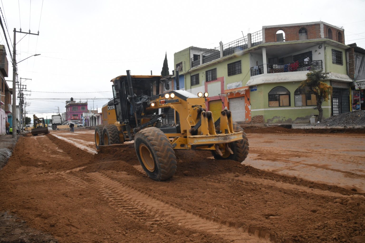 NAVARRO MUÑIZ DESTACA AVANCE DE PAVIMENTACIÓN METROPOLITANA DE AV. CAMINO AL EJIDO LA LIBERTAD 